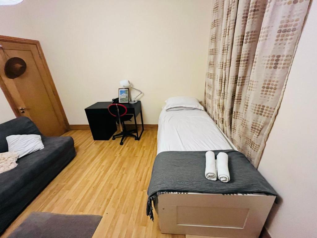 Postel nebo postele na pokoji v ubytování Dormitorio Grande D08