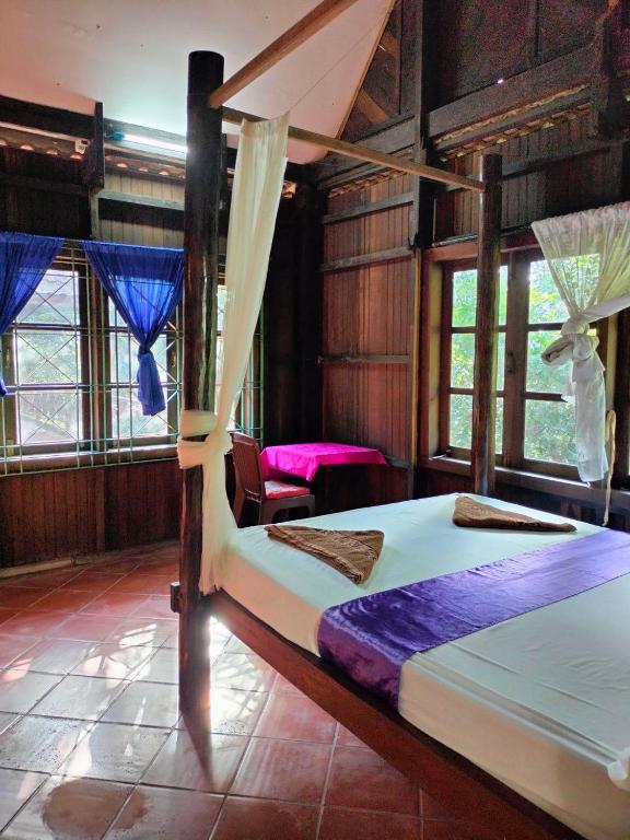 Postel nebo postele na pokoji v ubytování Jungle House Kep