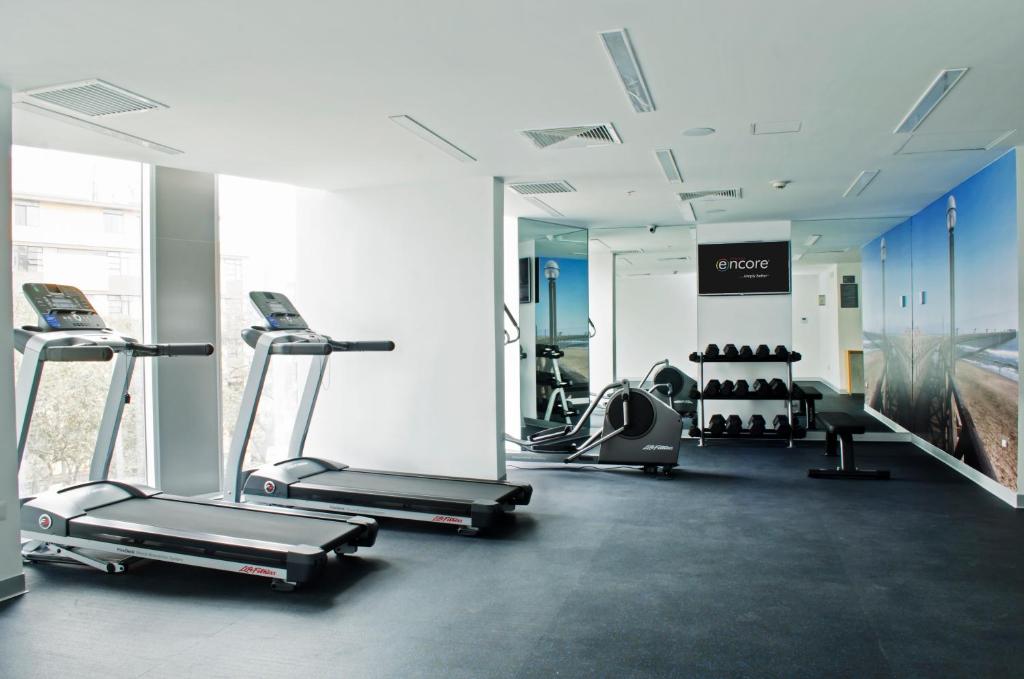Fitness centrum a/nebo fitness zařízení v ubytování Ramada Encore by Wyndham Lima San Isidro