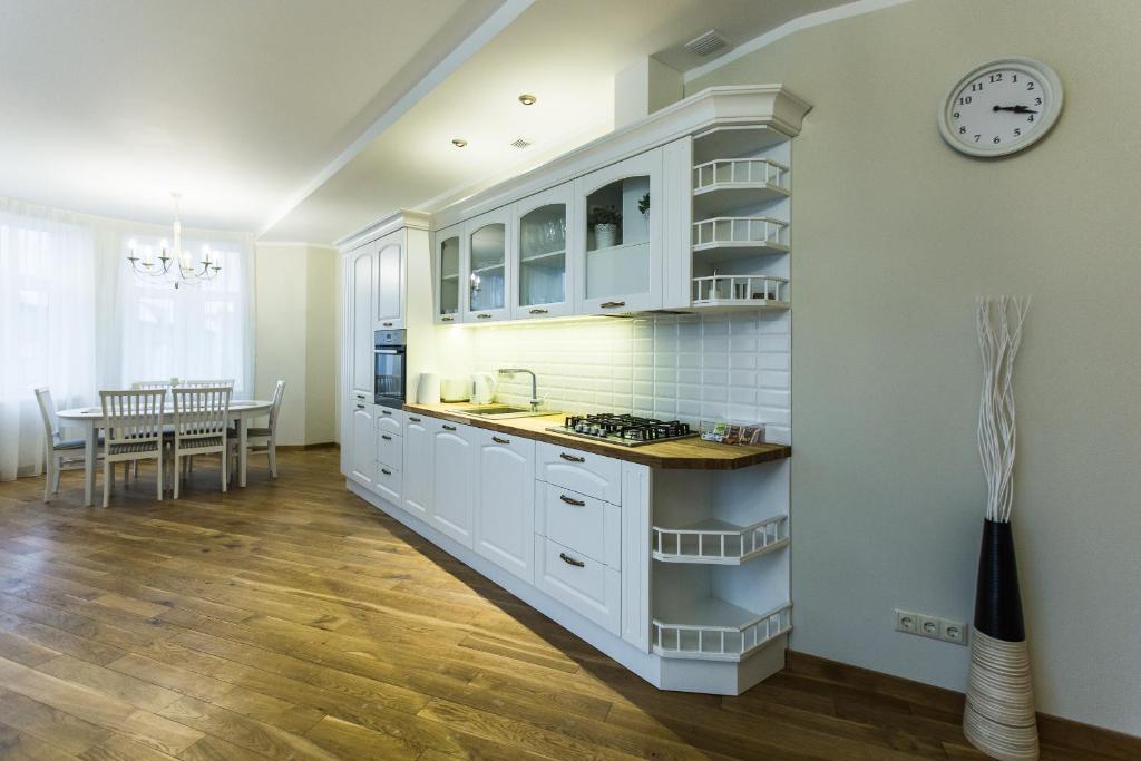Riga Lux Apartments - Ernesta, Free parking - Superior Two-Bedroom Apartment On Upper Floor