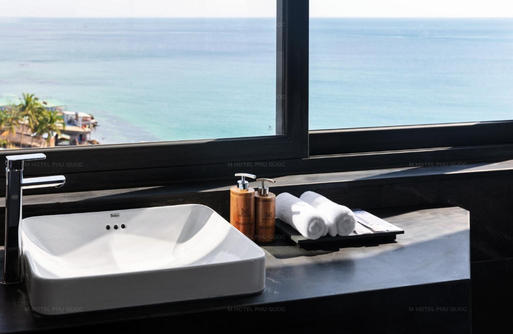 Rooftop Partial Seaview Suite