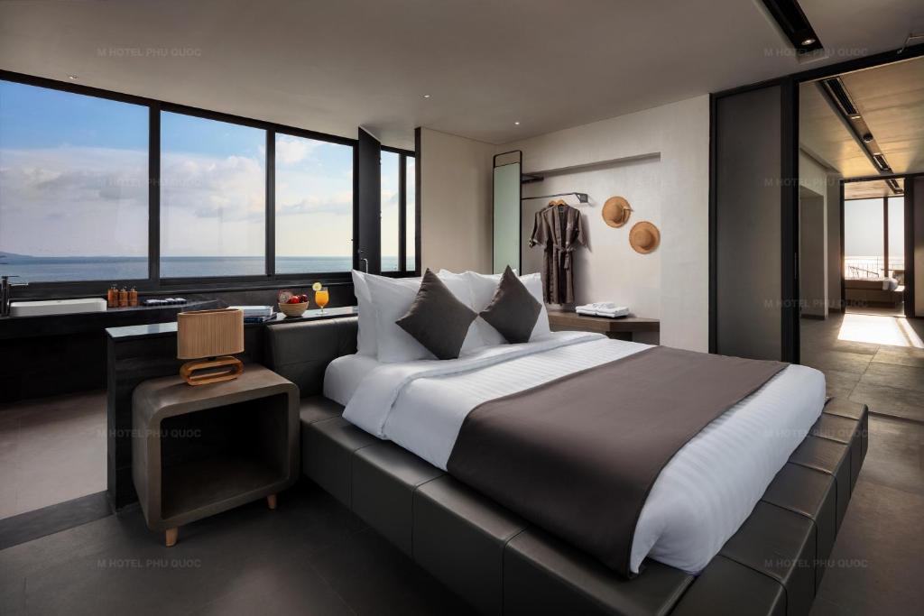 Rooftop Partial Seaview Suite