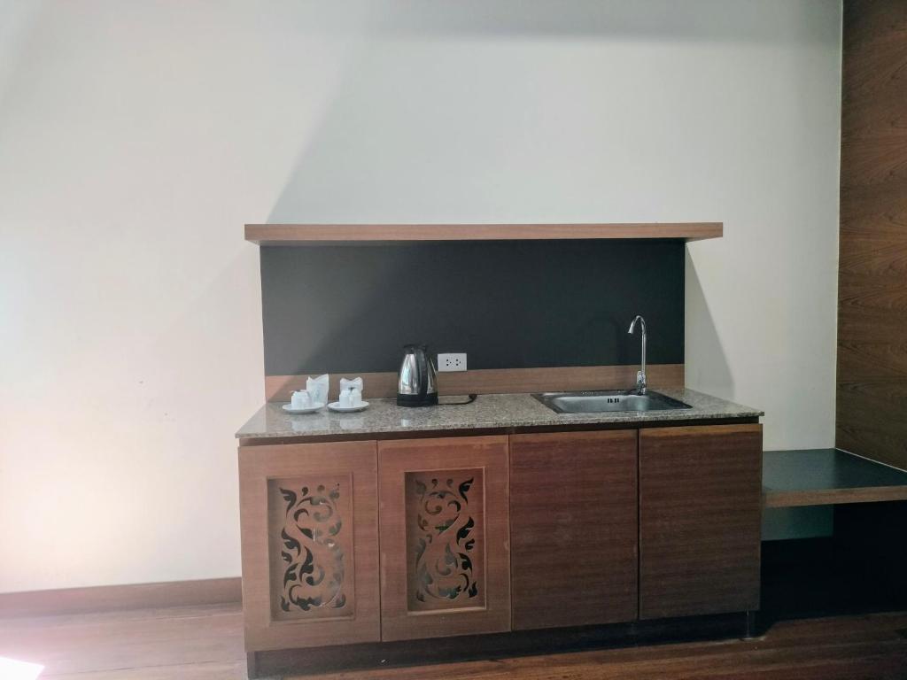 Kuchyň nebo kuchyňský kout v ubytování Baan Saikao Plaza Hotel & Service Apartment