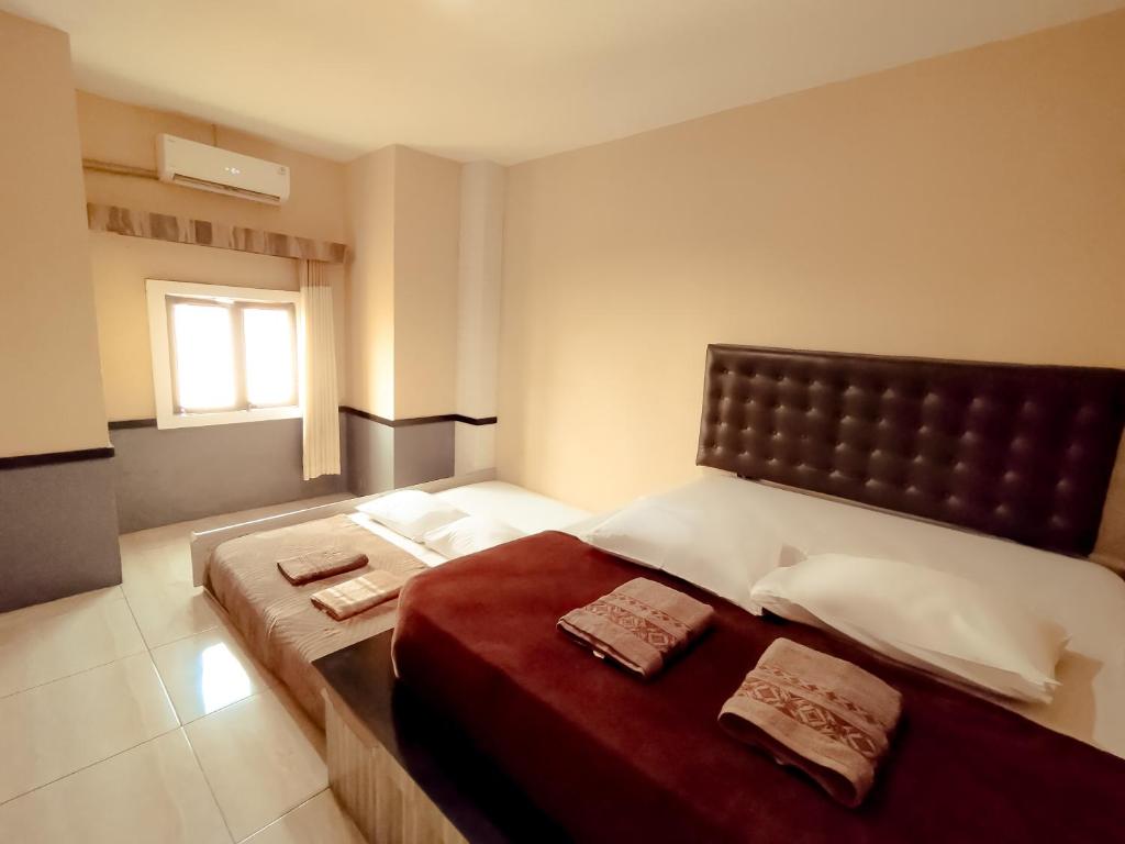 Postel nebo postele na pokoji v ubytování Hotel Syariah Larismanis