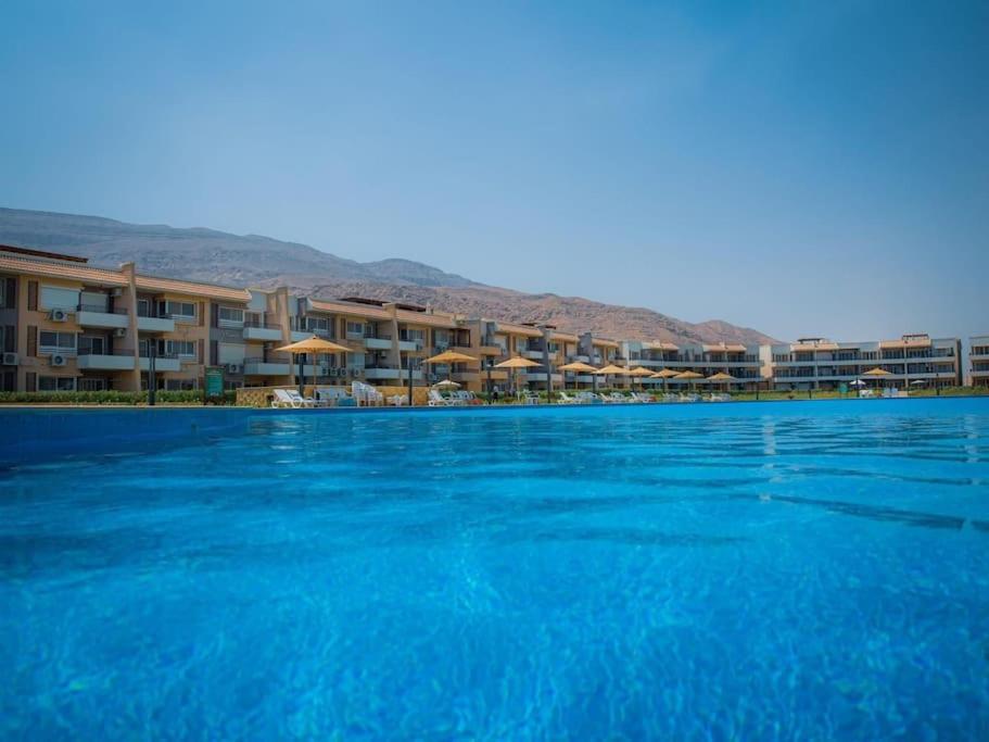 Bazén v ubytování Chalet in Ain Sokhna Murano, Egypt nebo v jeho okolí