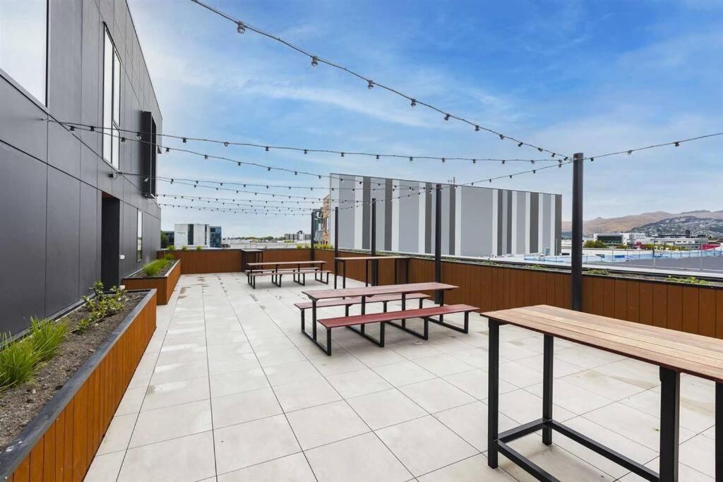 2 Bedrooms apprtmt Plus Underground Parking in CBD - Resim 15