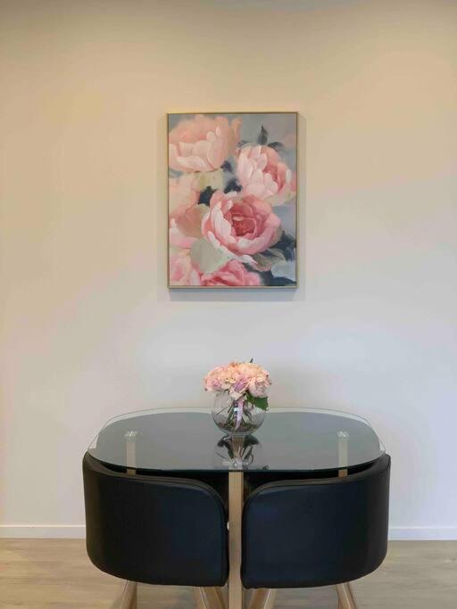 2 Bedrooms apprtmt Plus Underground Parking in CBD - Resim 12