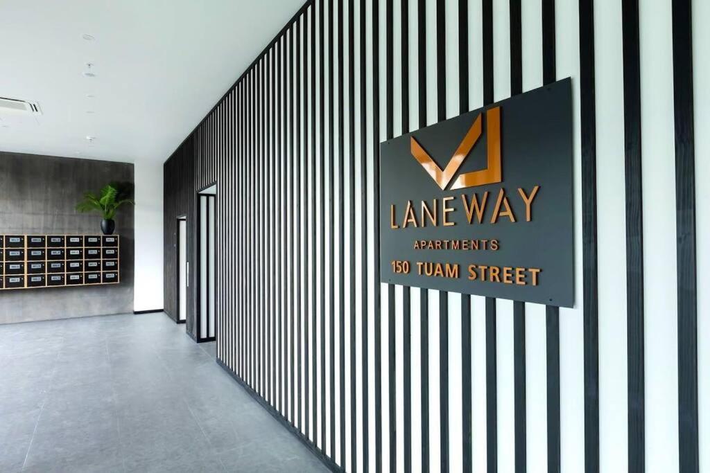 2 Bedrooms apprtmt Plus Underground Parking in CBD - Resim 25