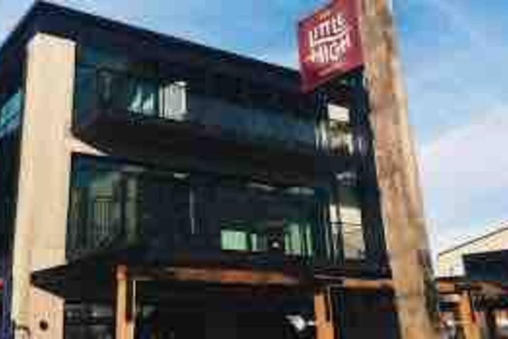 2 Bedrooms apprtmt Plus Underground Parking in CBD - Resim 27