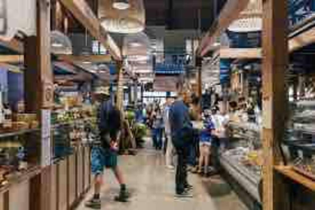 2 Bedrooms apprtmt Plus Underground Parking in CBD - Resim 28