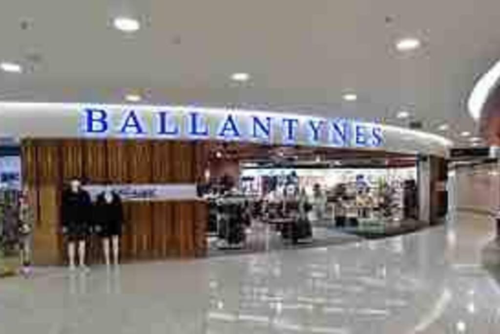 2 Bedrooms apprtmt Plus Underground Parking in CBD - Resim 29