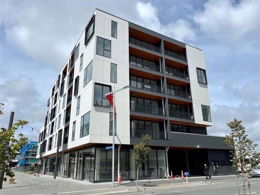 2 Bedrooms apprtmt Plus Underground Parking in CBD - Resim 31