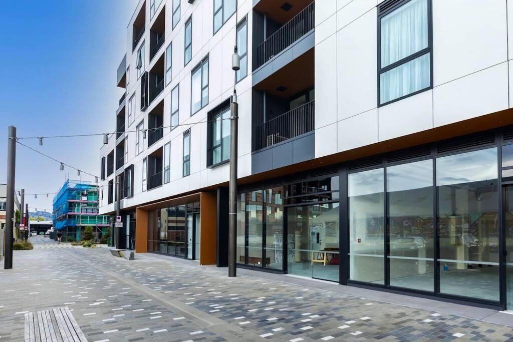 2 Bedrooms apprtmt Plus Underground Parking in CBD - Resim 6