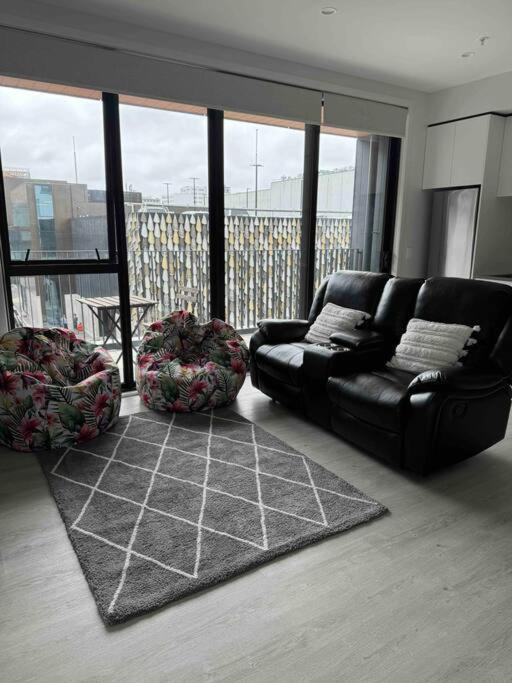 2 Bedrooms apprtmt Plus Underground Parking in CBD - Resim 13