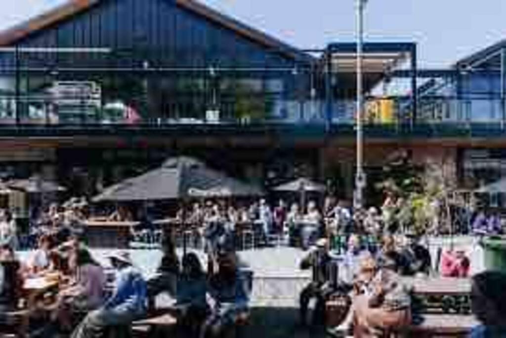 2 Bedrooms apprtmt Plus Underground Parking in CBD - Resim 33