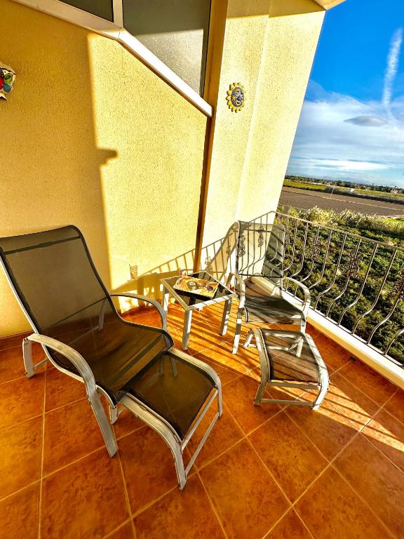 two chairs and a table on a balcony at Appartement Dolores in Dolores