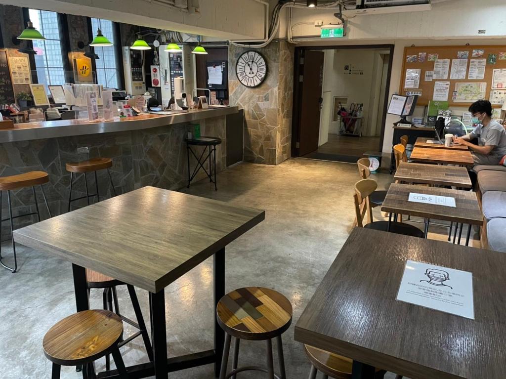 A restaurant or other place to eat at NK Hostel