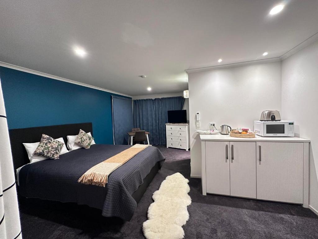 A kitchen or kitchenette at Tongariro Suites