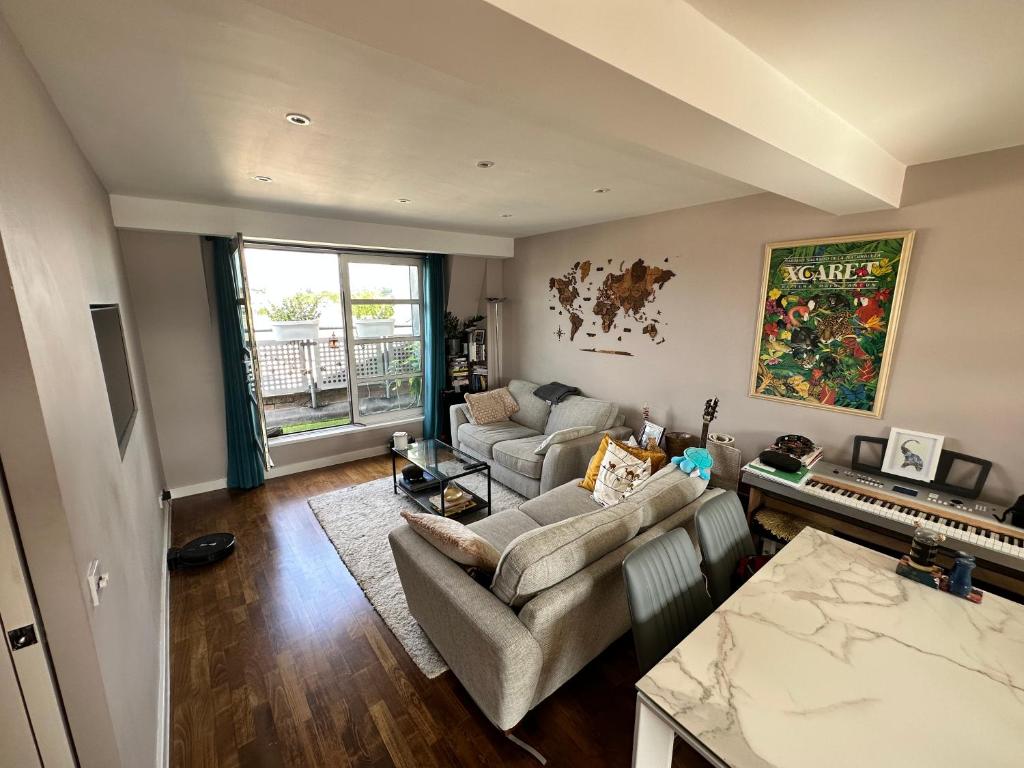 Gallery Detail: Double Room In London Penthouse Homestay London Updated Prices 2026