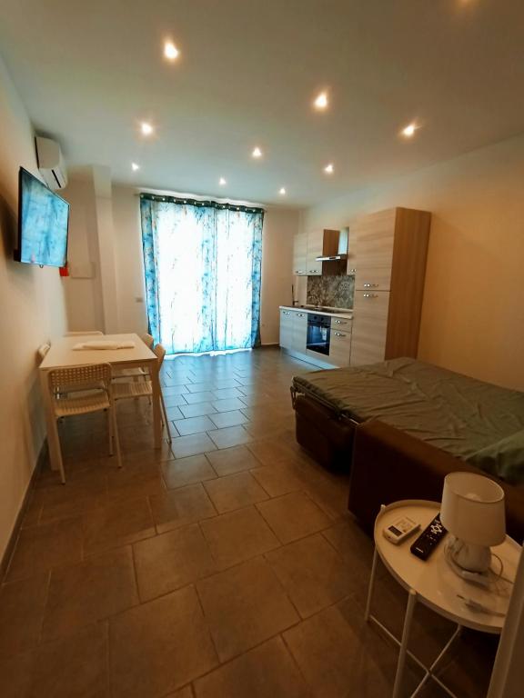 A kitchen or kitchenette at LA PIANETTA case vacanze