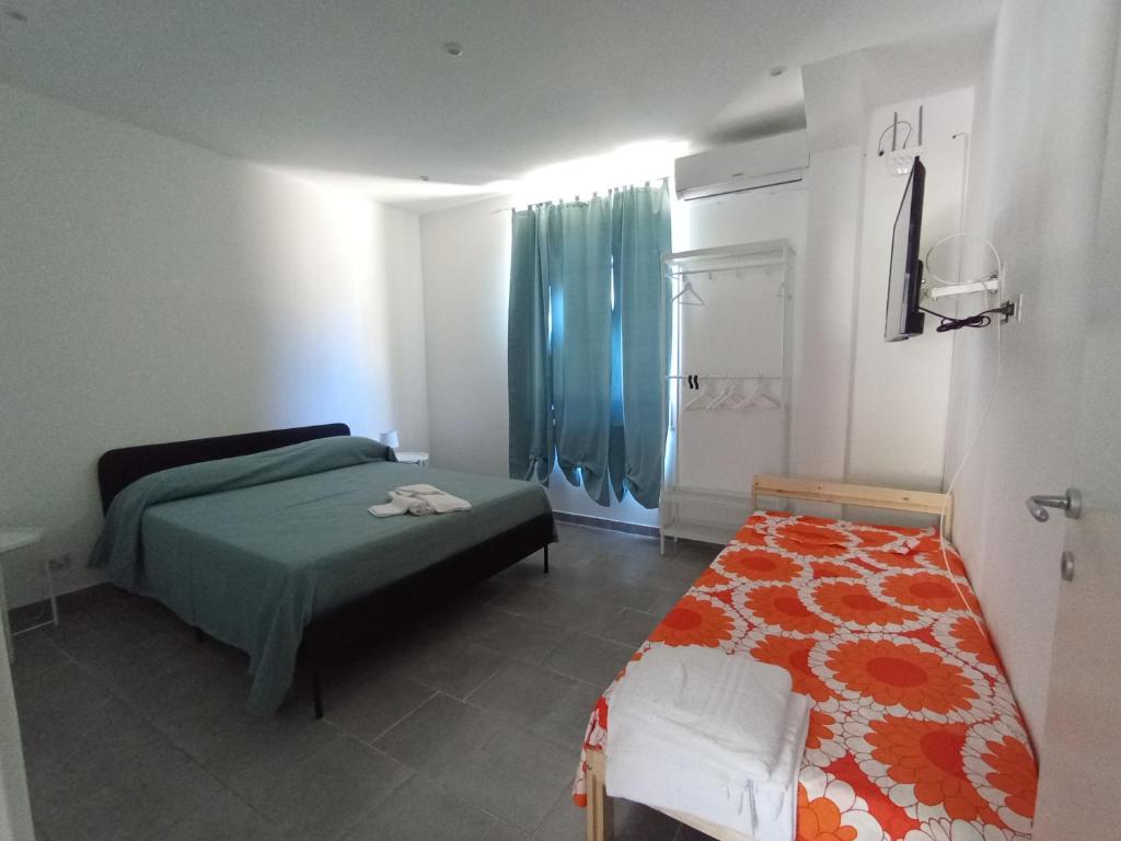 A bed or beds in a room at LA PIANETTA case vacanze