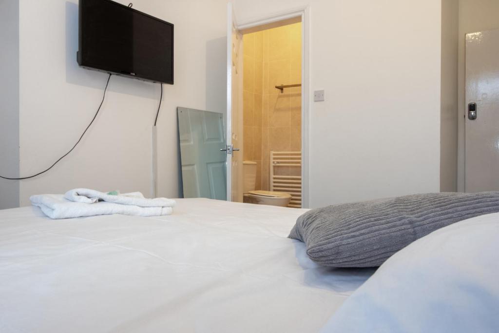 Ένα ή περισσότερα κρεβάτια σε δωμάτιο στο Pebbles guest house room 6