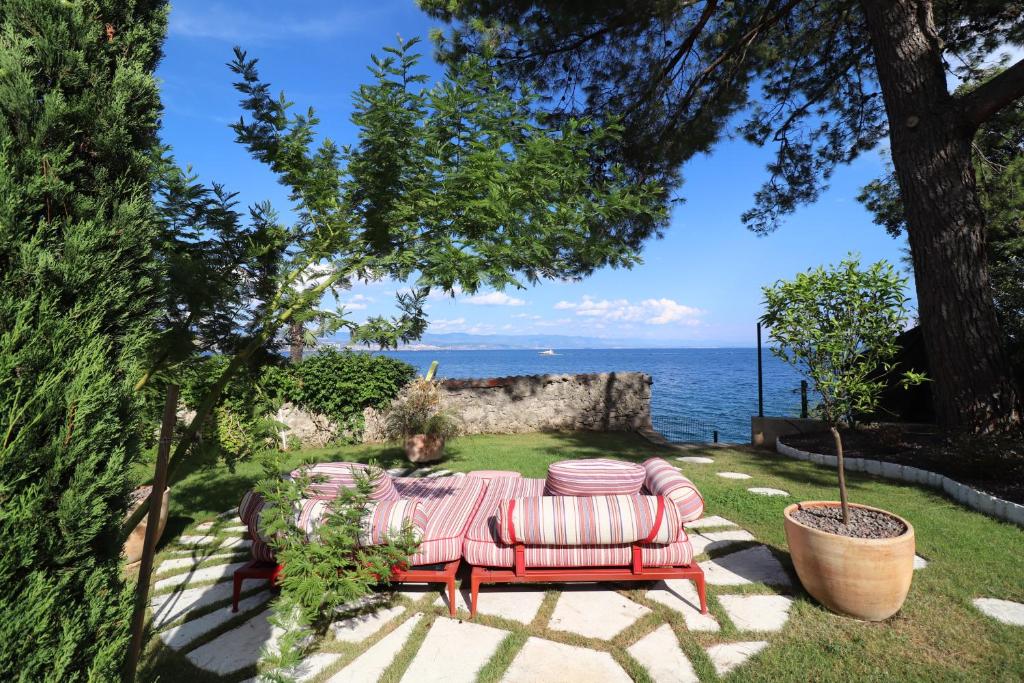 Apartment in villa Mery on the sea