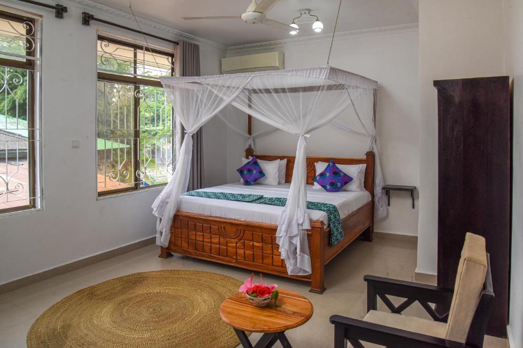 Postel nebo postele na pokoji v ubytování Zanzibar View Hotel