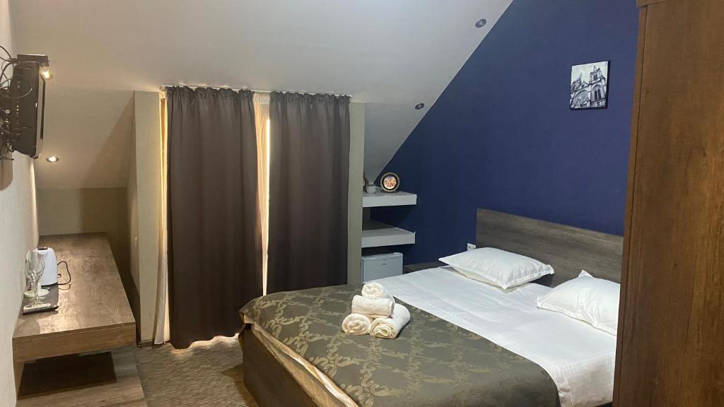 Postel nebo postele na pokoji v ubytování Hotel Old Rustaveli