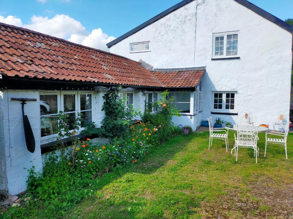 Villa Rosa, Caldicot (updated prices 2024)