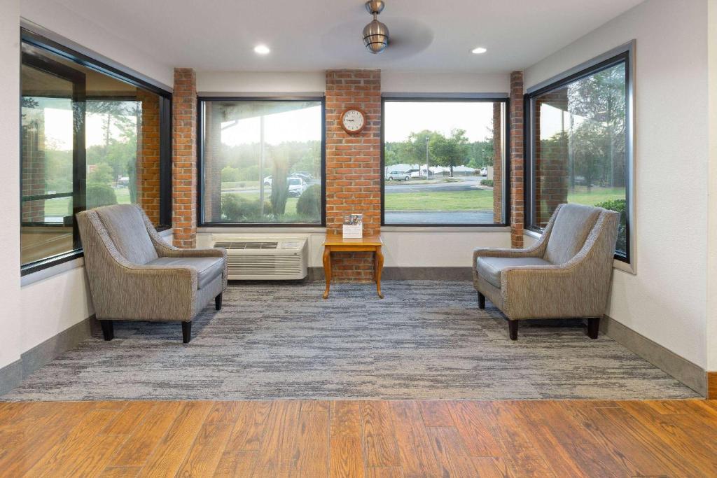 Baymont by Wyndham LaGrange photo