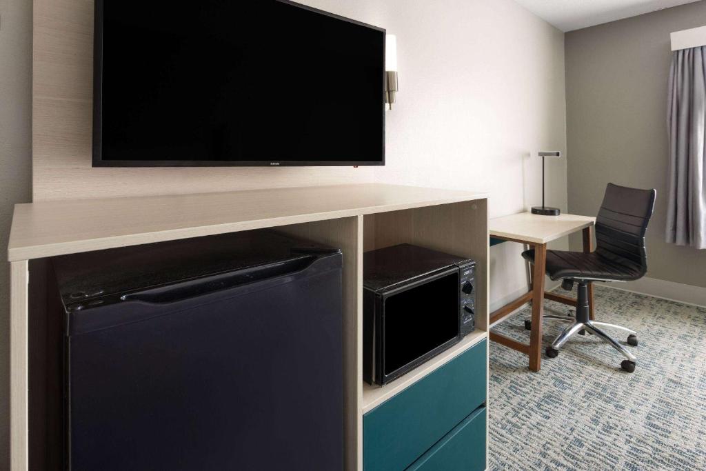Baymont by Wyndham LaGrange photo