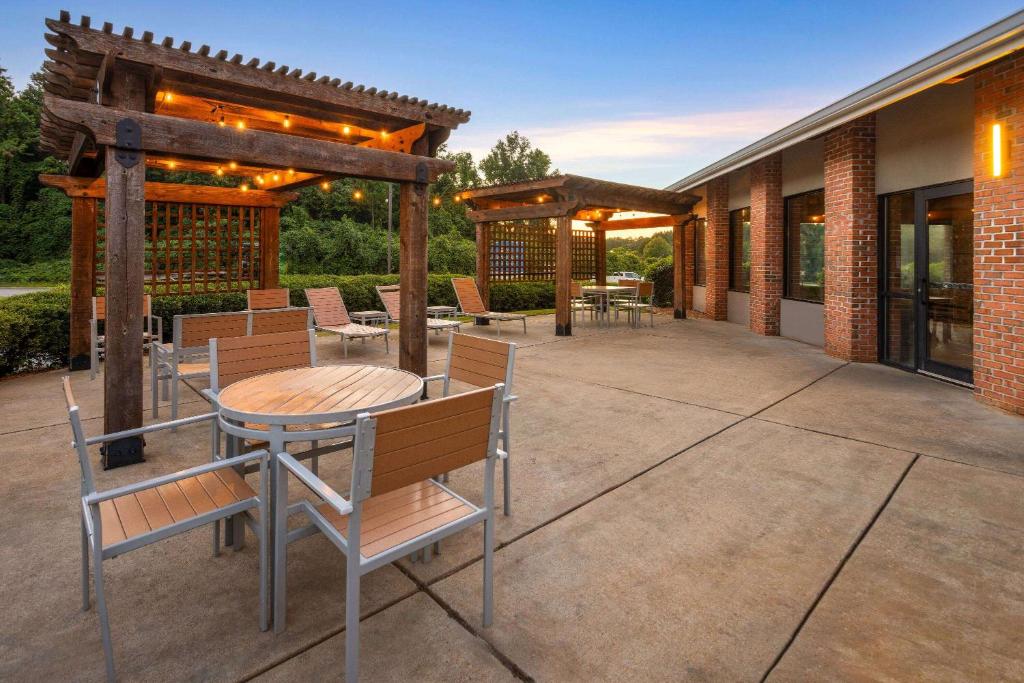 Baymont by Wyndham LaGrange photo