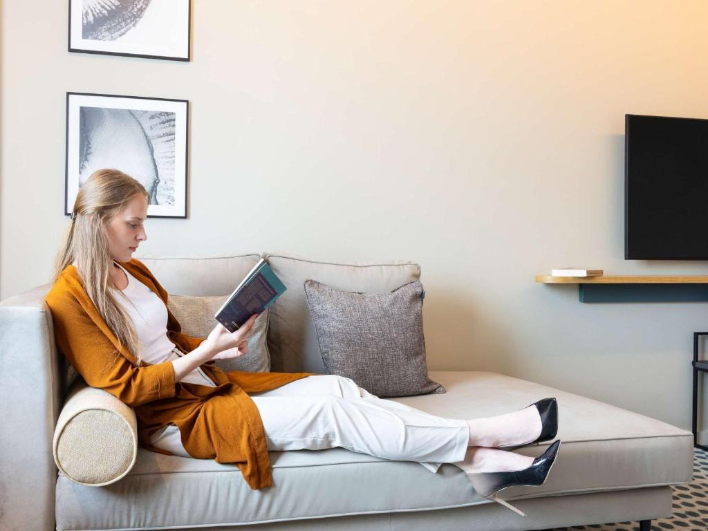 TV a/nebo společenská místnost v ubytování Novotel Luxembourg Kirchberg