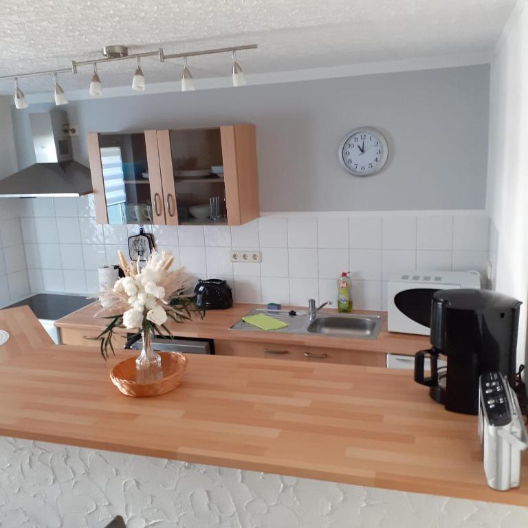 Kuchyň nebo kuchyňský kout v ubytování Ferienwohnung Zum Lederbernd