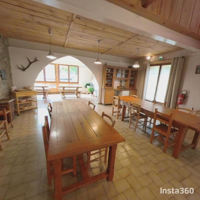Restaurace v ubytování Gîte les Ramiers.