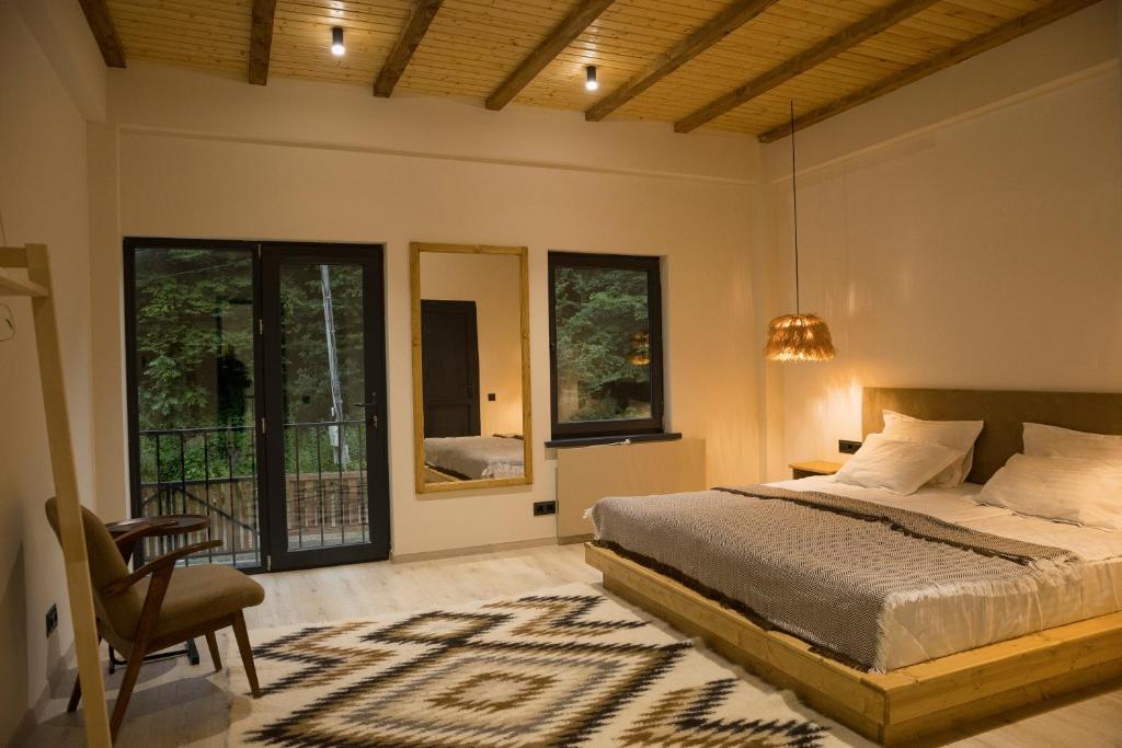 Postel nebo postele na pokoji v ubytování The Nest Guesthouse - Vanadzor