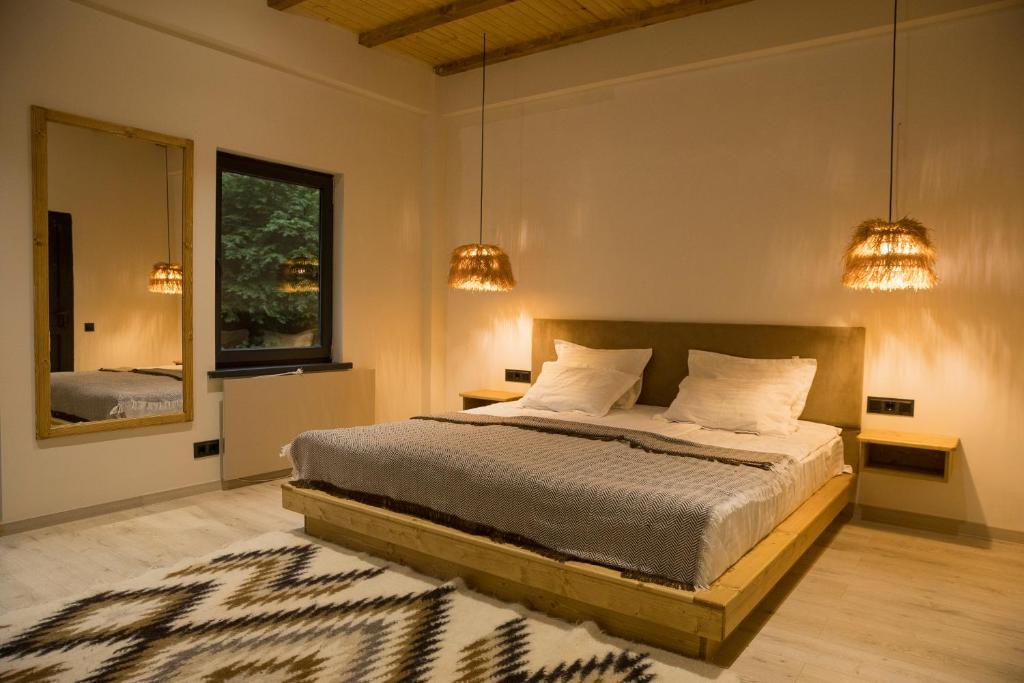 Postel nebo postele na pokoji v ubytování The Nest Guesthouse - Vanadzor