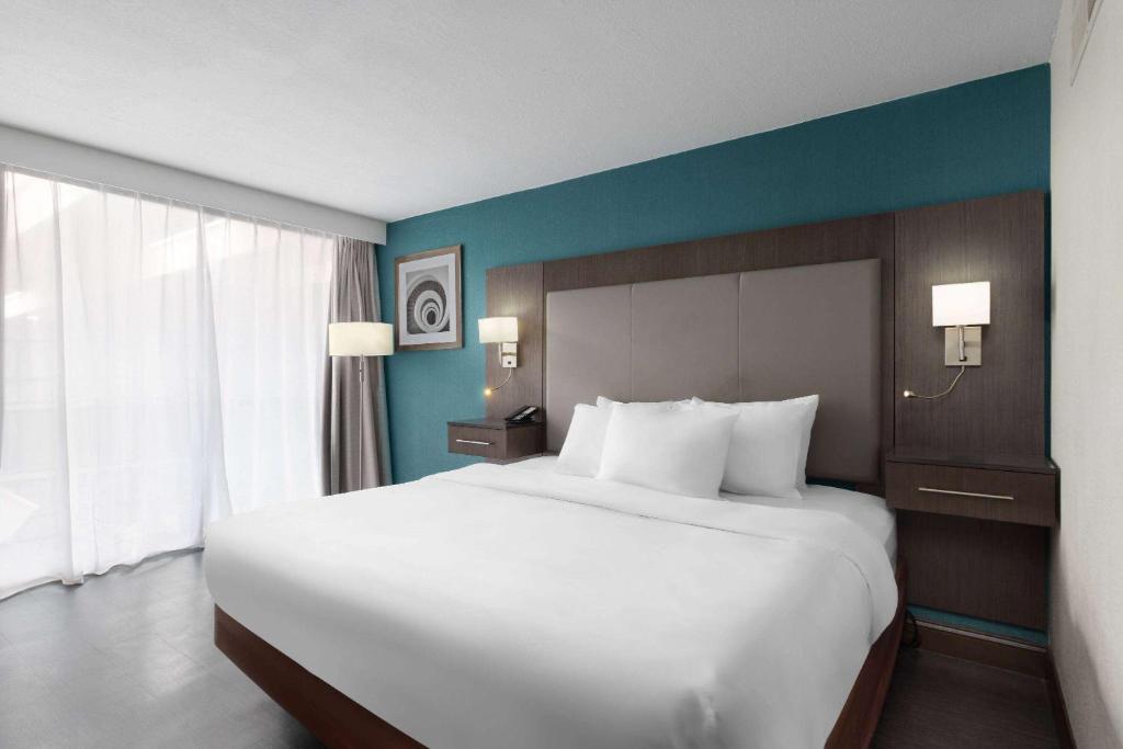 Wingate by Wyndham Kansas City - Chambre Lit King-Size Avec Canapé-Lit