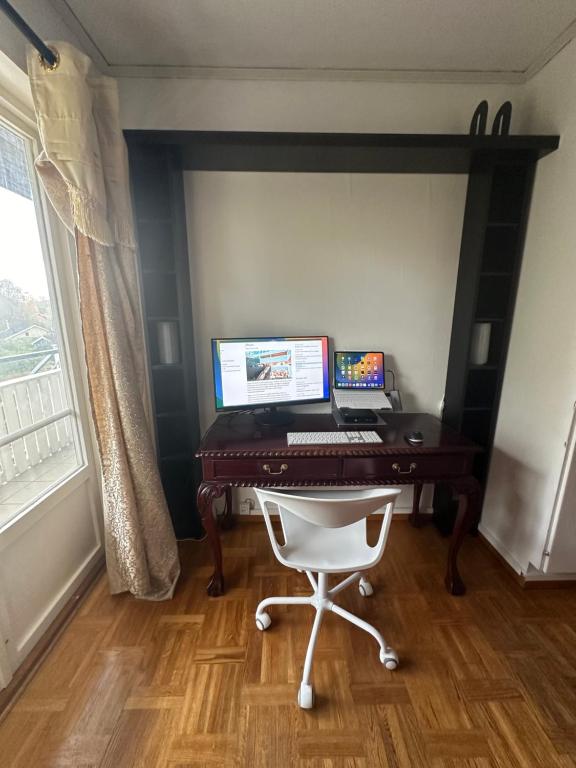 Mysigt rum i stor modern villa med alla bekvämligheter