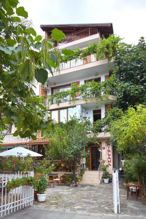 Edifici on està situat l'hostal o pensió