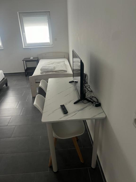 Pension Imhof - Vierpersoonskamer Met Gedeelde Badkamer
