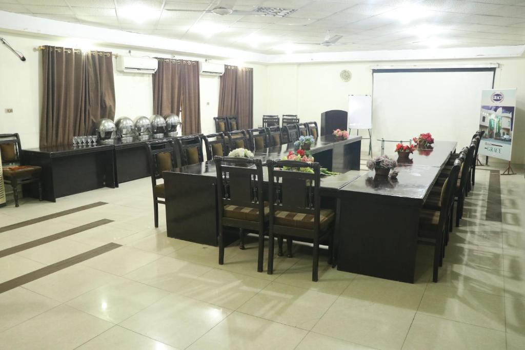 Εστιατόριο ή άλλο μέρος για φαγητό στο Hotel Grace Inn Multan