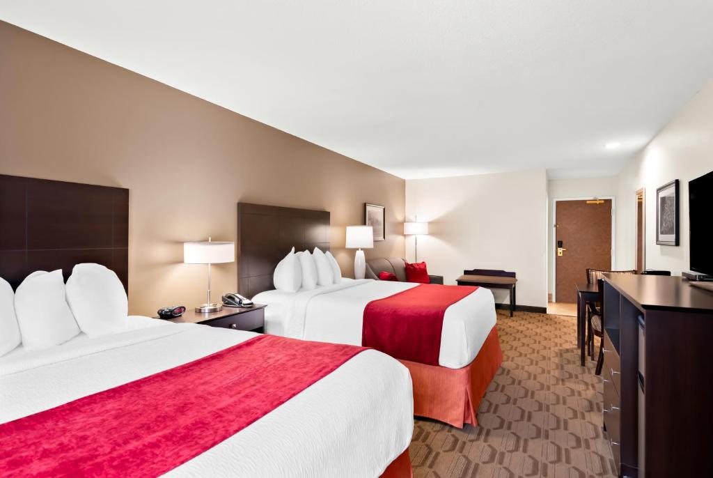 Best Western Palmyra Inn & Suites - Habitación Queen Con Dos Camas Queen Y Sofá Cama