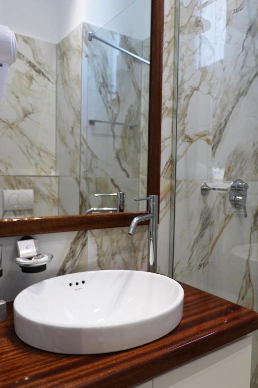 Koupelna v ubytování Rifat Peshkatari Hotel