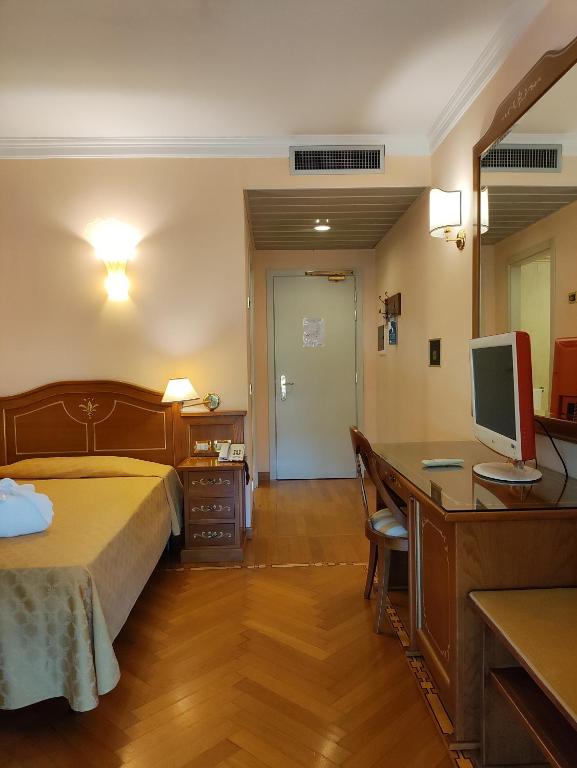 Postel nebo postele na pokoji v ubytování Hotel Firenze