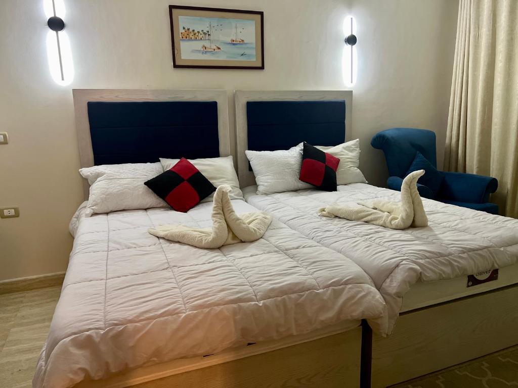 Postel nebo postele na pokoji v ubytování Villa KUBA luxury private pool Hurghada