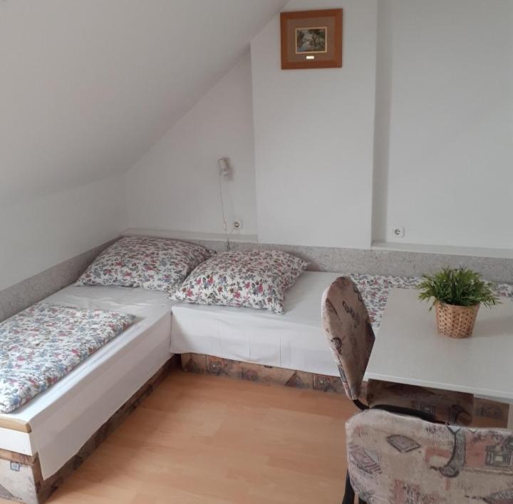 Posteľ alebo postele v izbe v ubytovaní Czinger Vendégszobák