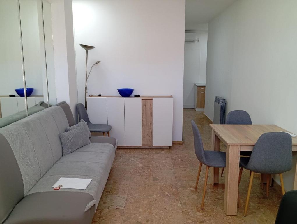 a living room with a couch and a table at Apartman Mara in Neum