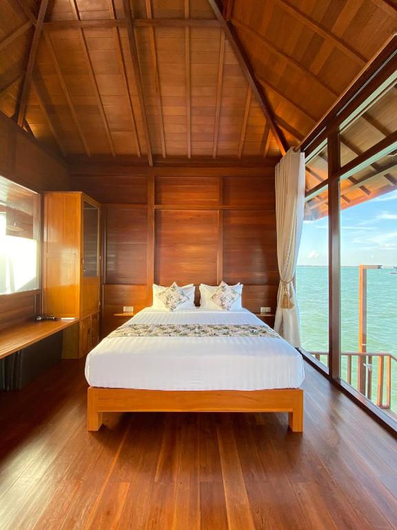 Postel nebo postele na pokoji v ubytování Leebong Island Resort